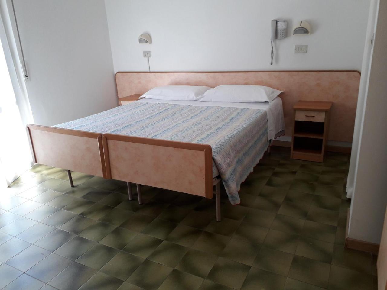 Hotel Lora Rimini Zewnętrze zdjęcie